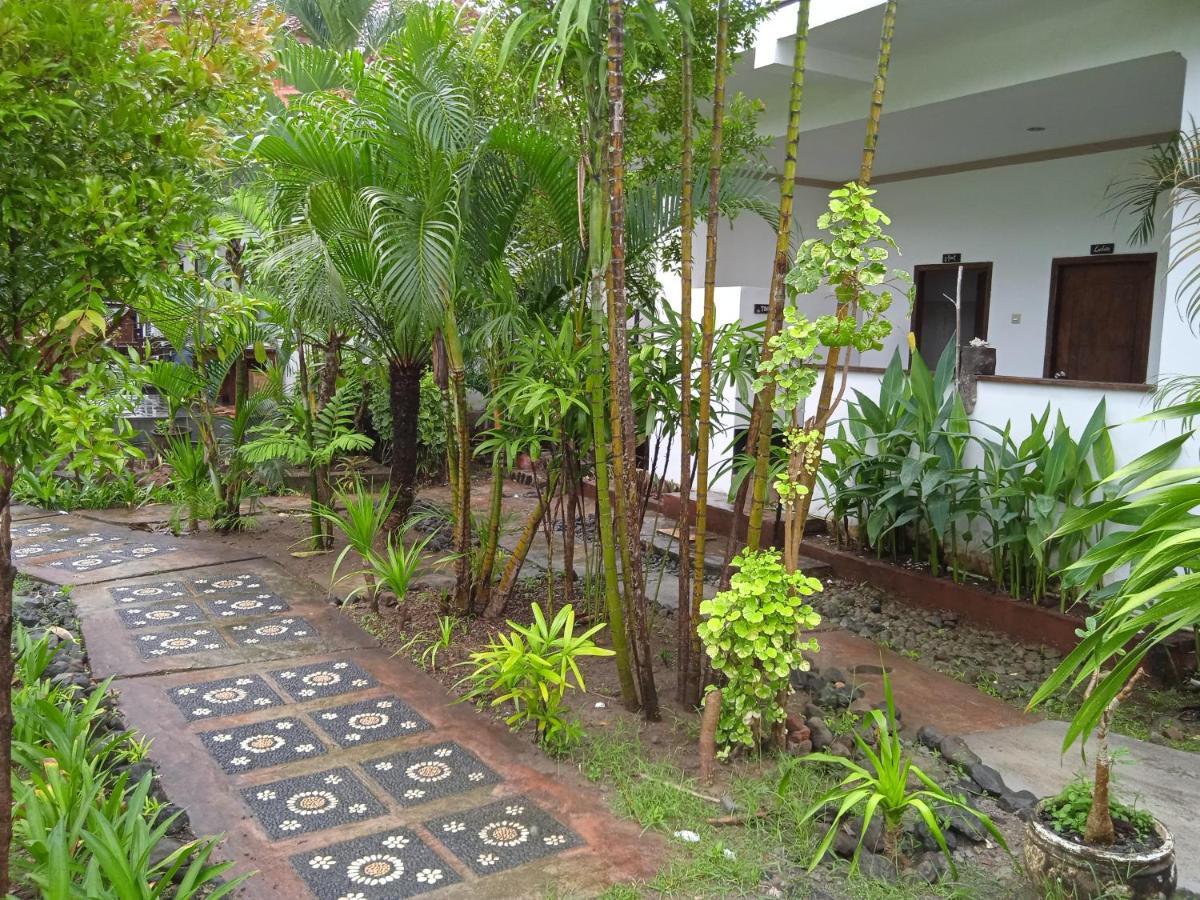 Family House Hotel Kuta Kuta  Exterior foto