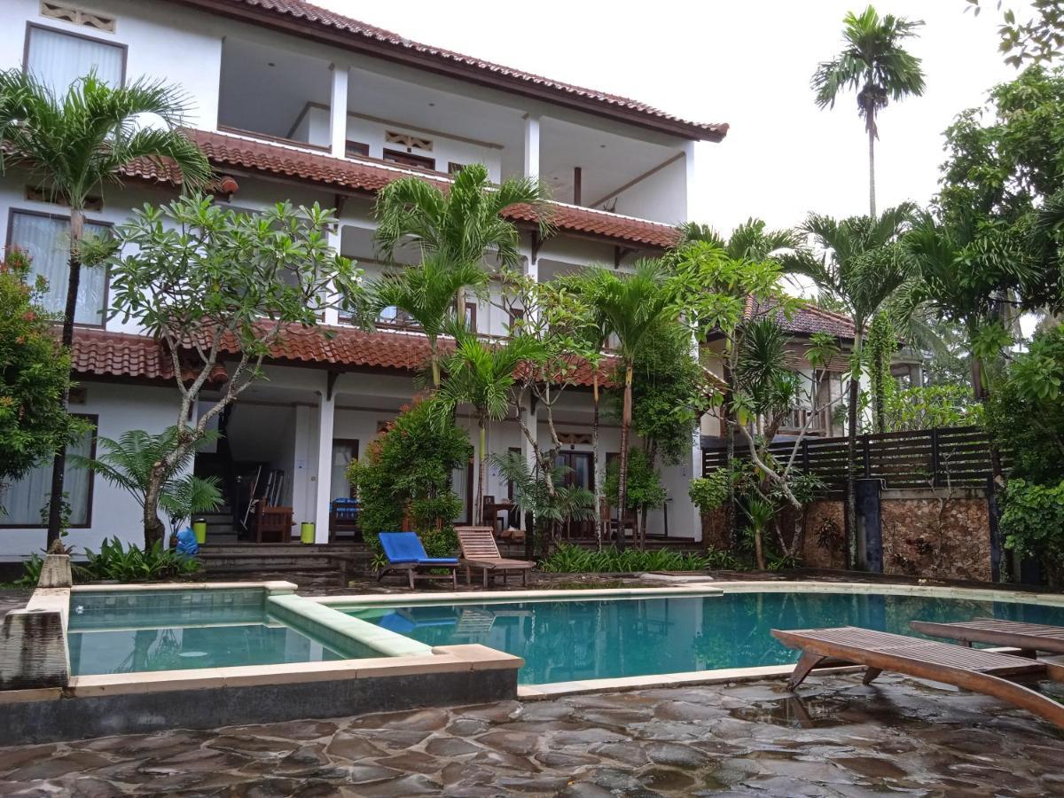 Family House Hotel Kuta Kuta  Exterior foto