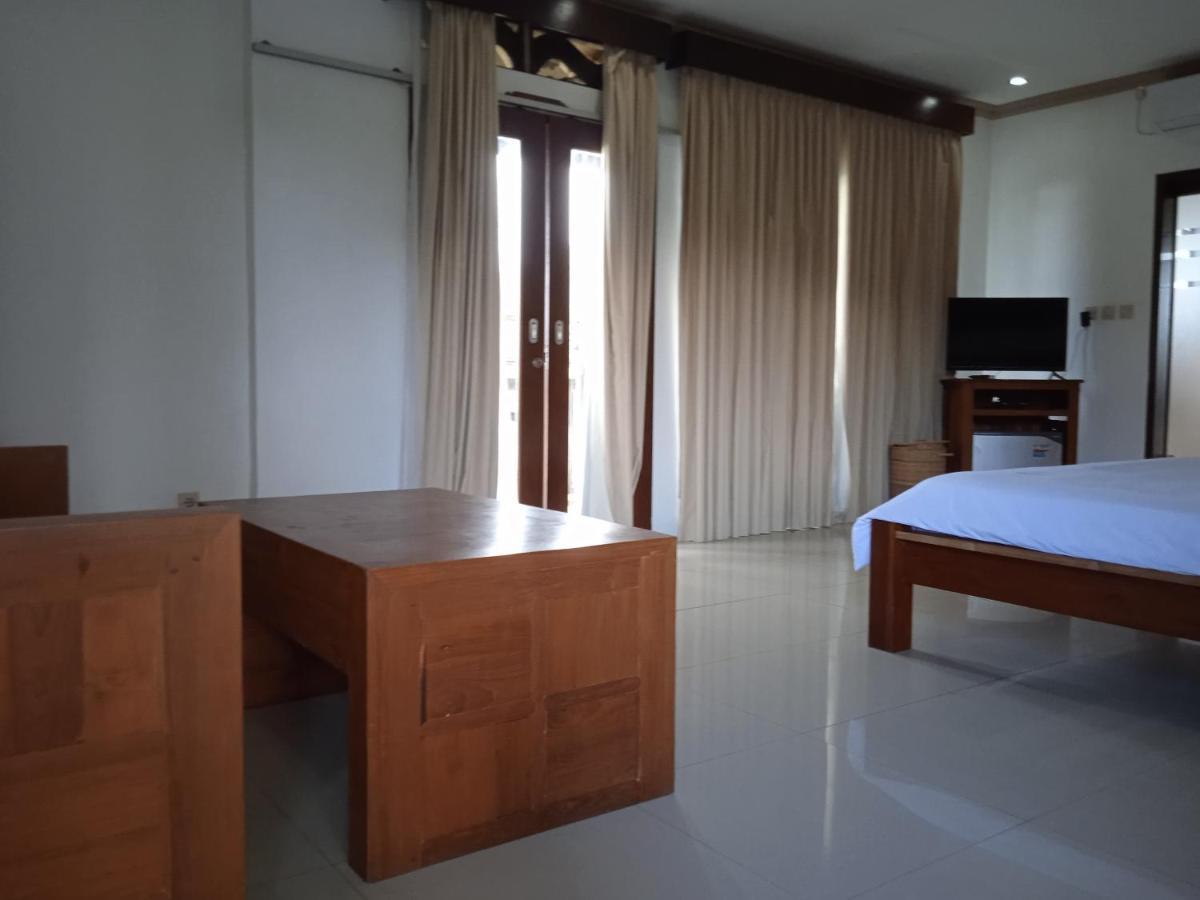 Family House Hotel Kuta Kuta  Exterior foto